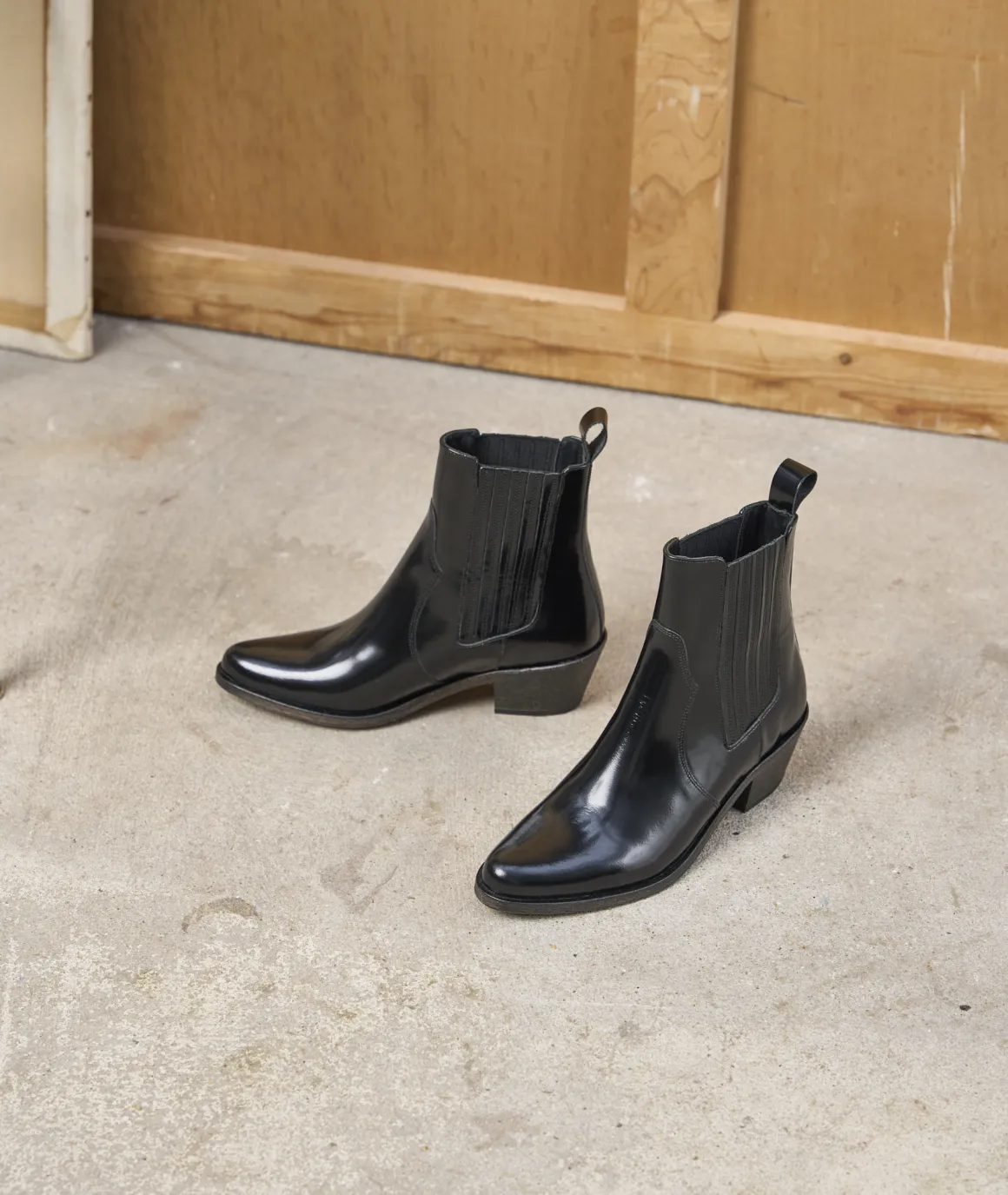 Femme Paire et Fils Boots-Bottines western en cuir noir vernis